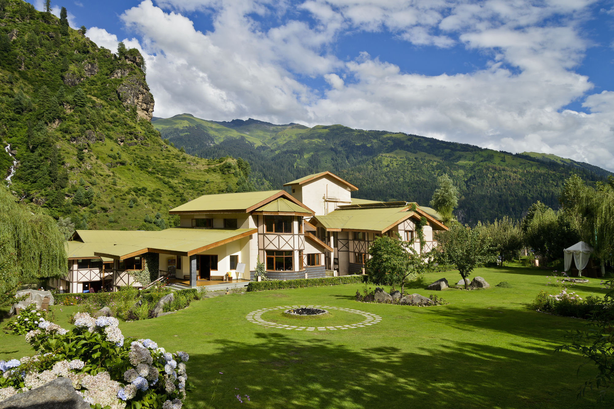 Solang Valley Resort Palchān Eksteriør bilde