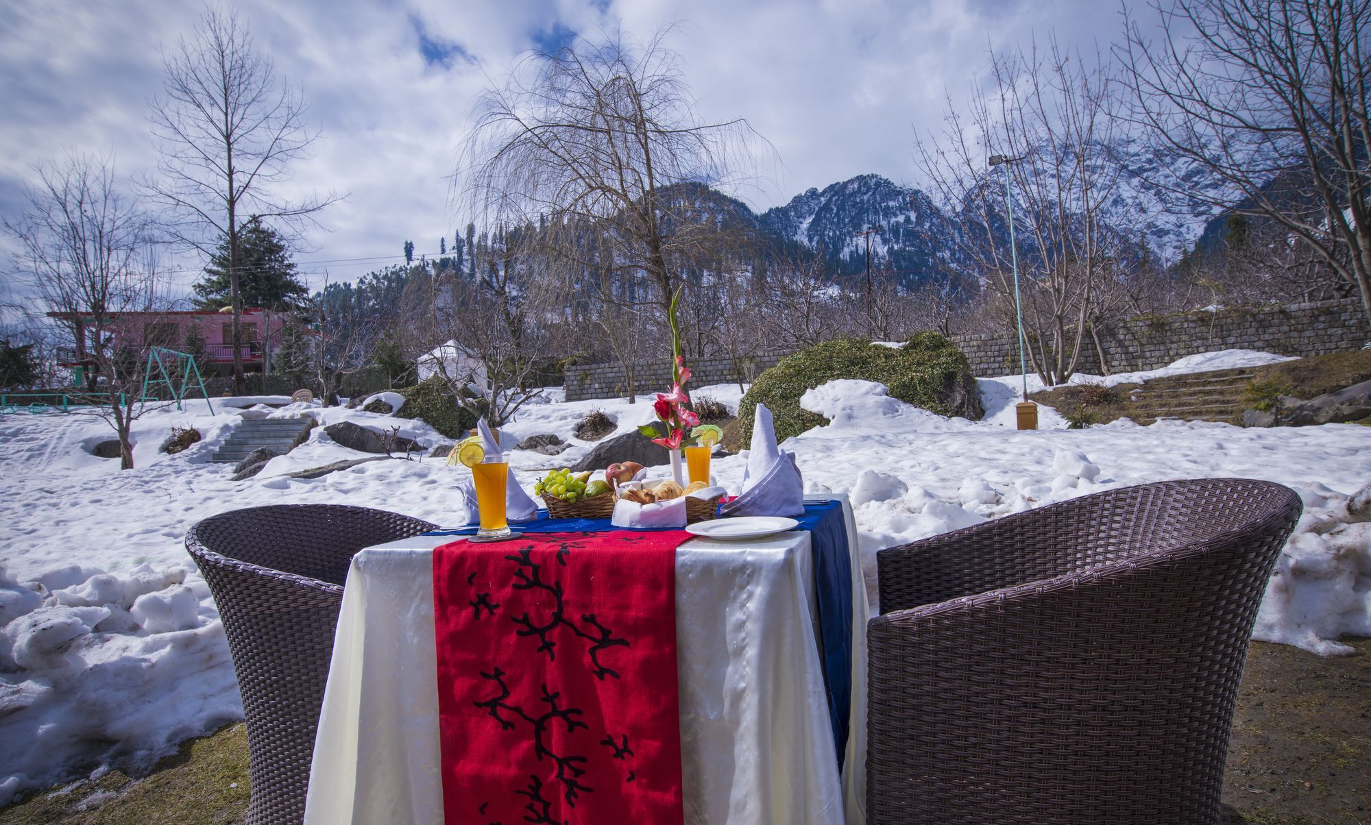 Solang Valley Resort Palchān Eksteriør bilde